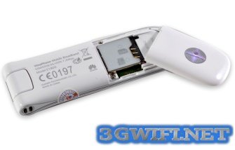 USB 3G Vinaphone e1800 có khe cắm thẻ nhớ