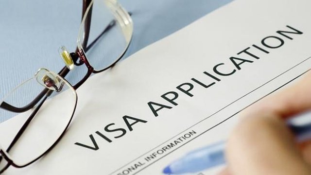 Bạn cần điền đầy đủ thông tin vào hồ sơ xin visa nhé