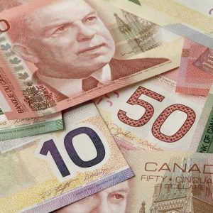Cách phân biệt tiền thật tiền giả Canada