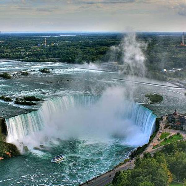 Thác Niagara là địa điểm đầu tiên được nhắc đến khi muốn đi du lịch Canada